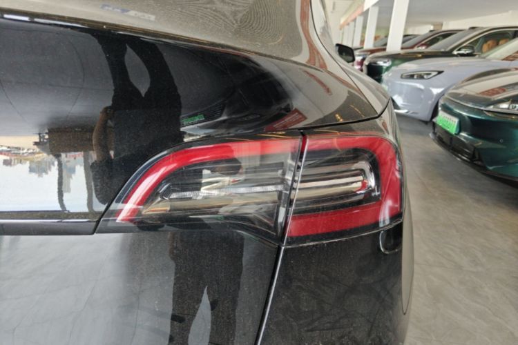 Tesla Model Y 2022 car image #8