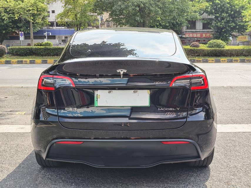 Tesla Model Y 2022 #5 Tesla Model Y 2022 car image #5