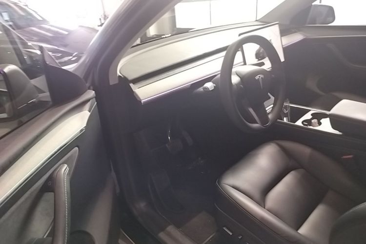 Tesla Model Y 2023 #16 Tesla Model Y 2023 car image #16