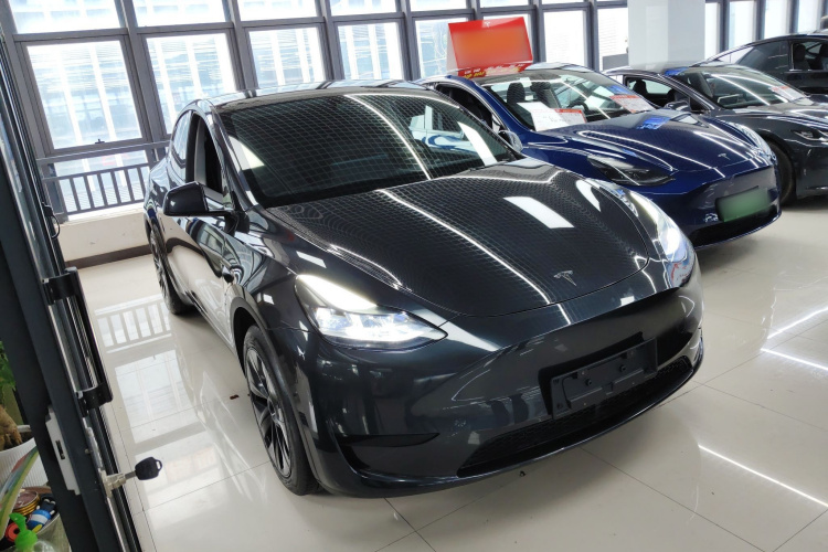 Tesla Model Y 2024 #4 Tesla Model Y 2024 car image #4