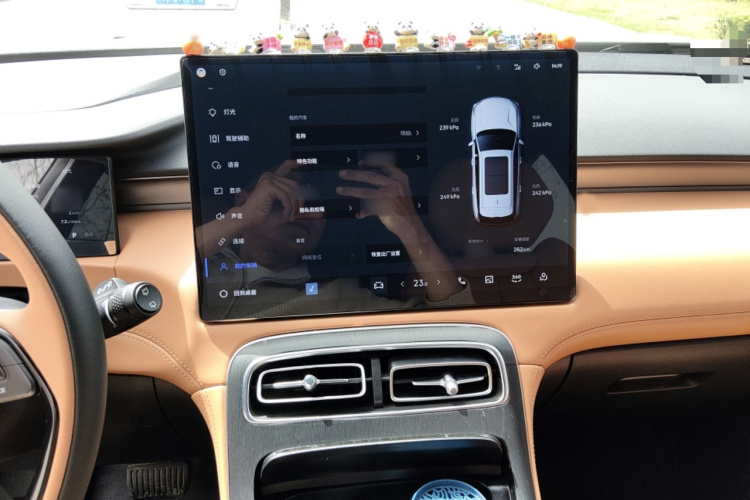 GEELY Boyue L 2025 صورة سيارة #17