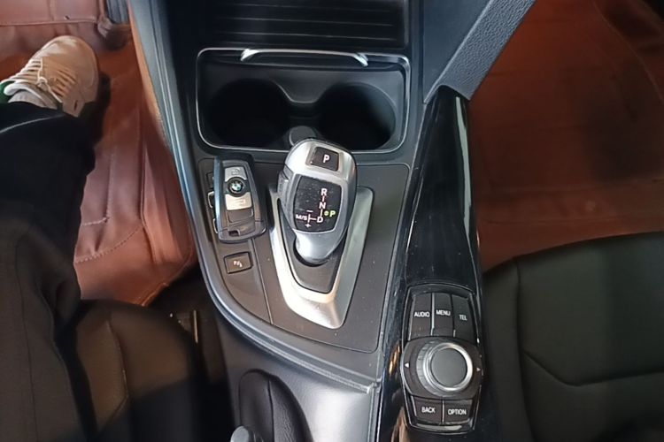 BMW 3 Series 2017 car image #14