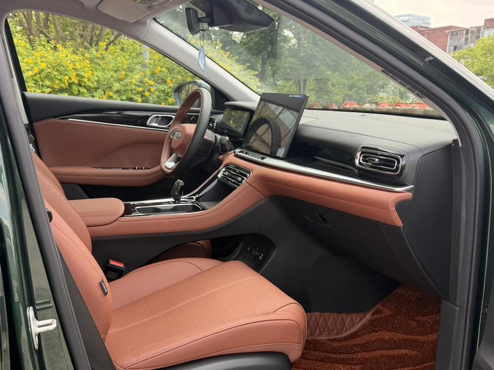 GEELY Emgrand 2025 car image #15