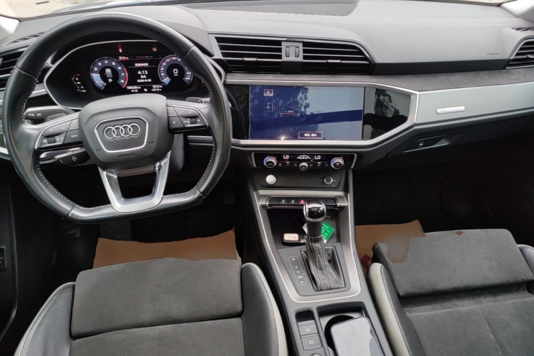 Audi Q3 2020 car image #11