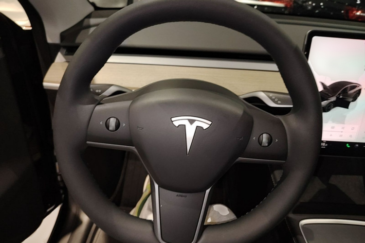 Tesla Model Y 2023 #11 Tesla Model Y 2023 car image #11
