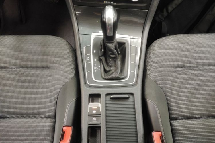 Volkswagen Golf 2018 car image #14