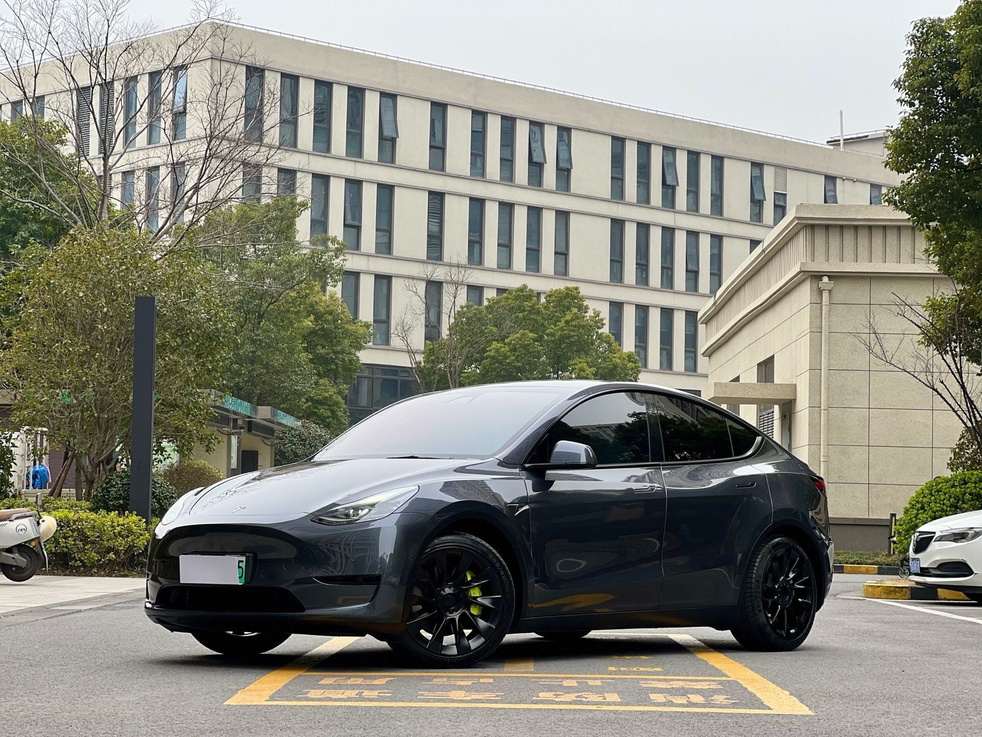 Tesla Model Y 2022 car image 