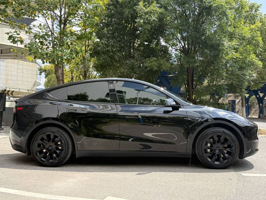 Tesla Model Y 2024 #4 Tesla Model Y 2024 car image #4