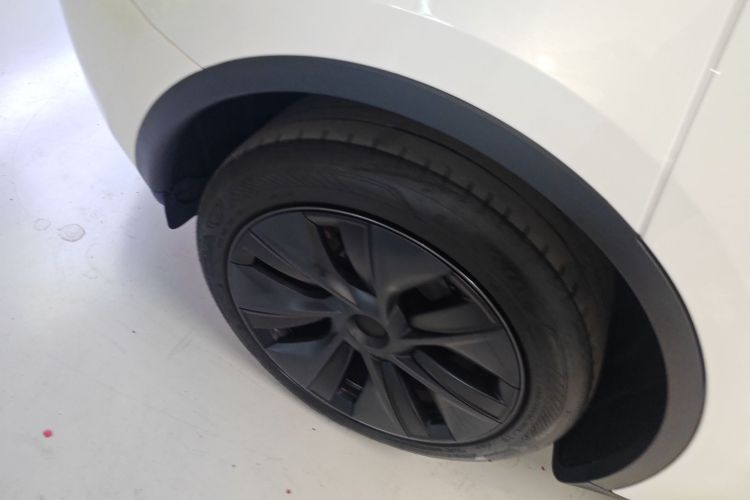 Tesla Model Y 2024 #10 Tesla Model Y 2024 car image #10