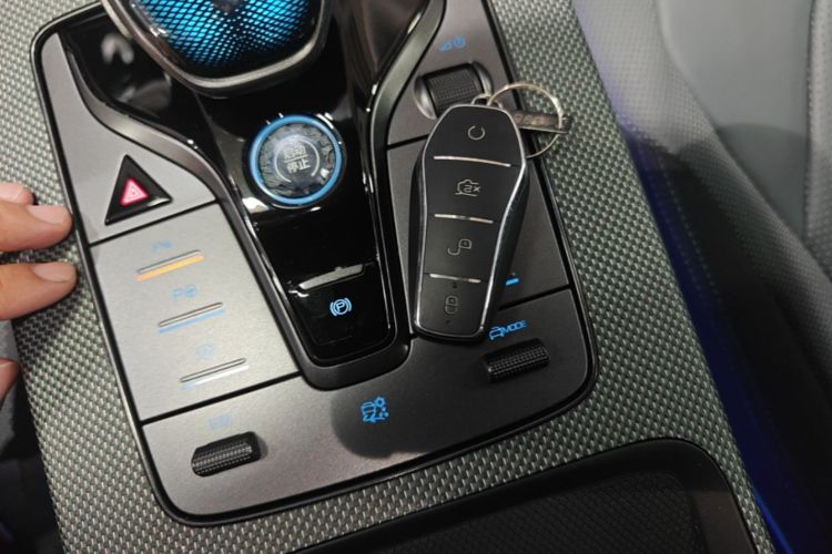 BYD Han 2022 immagine di auto #14
