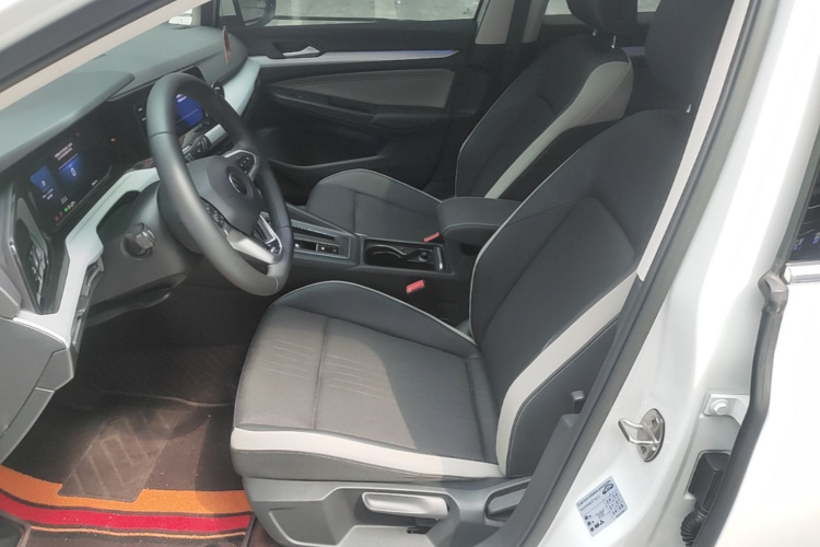 Volkswagen Golf 2022 car image #15