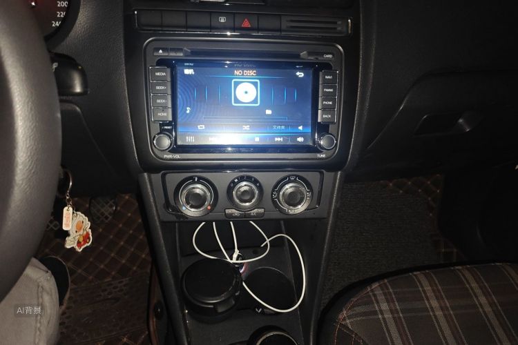 Volkswagen Polo 2015 car image #15