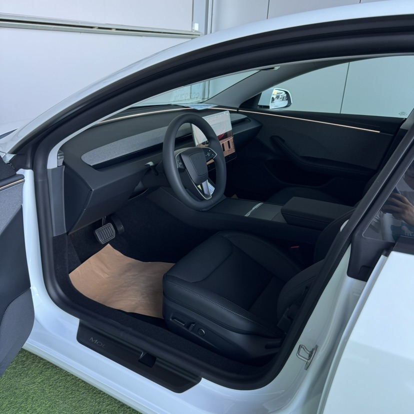 Tesla Model 3 2026 car image #4