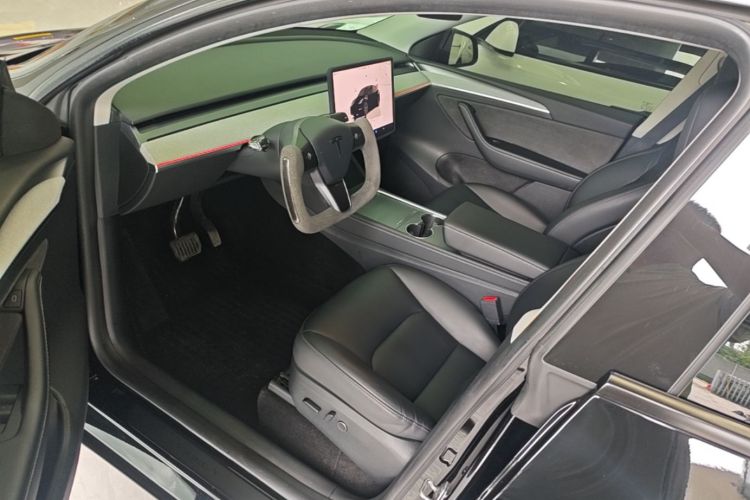 Tesla Model Y 2024 #16 Tesla Model Y 2024 car image #16