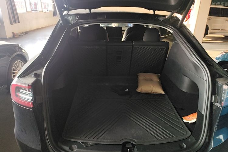 Tesla Model Y 2023 car image #19