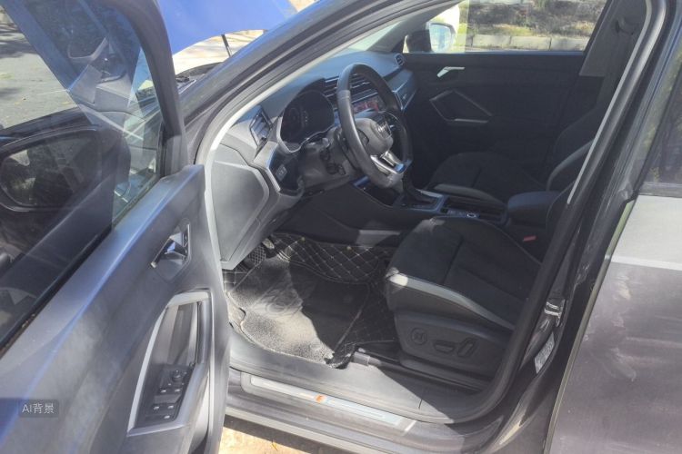 Audi Q3 2021 car image #18