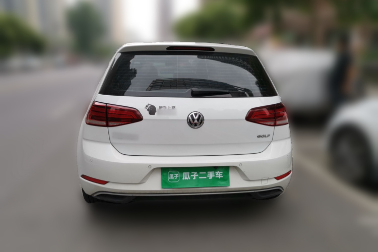 Volkswagen Golf 2018 car image #4