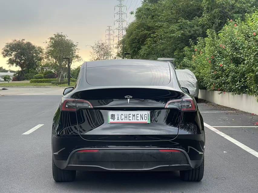 Tesla Model Y 2022 car image #4