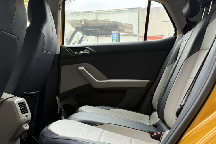 Volkswagen T-Cross 2019 #13 Volkswagen T-Cross 2019 car image #13