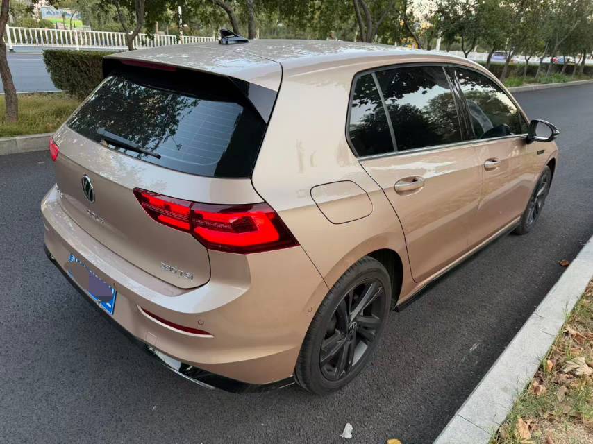 Volkswagen Golf 2022 car image #3
