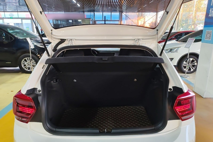 Volkswagen Polo 2021 صورة سيارة #21