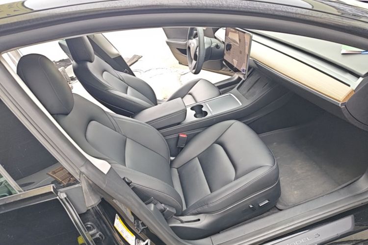 Tesla Model 3 2023 car image #24