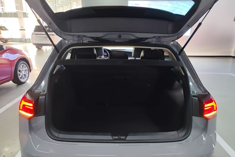 Volkswagen Golf 2022 car image #19