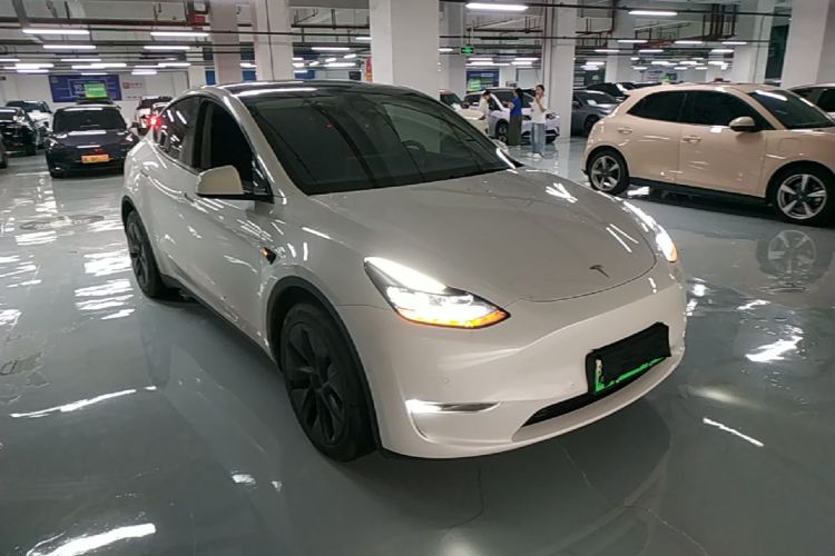 Tesla Model Y 2024 car image #4