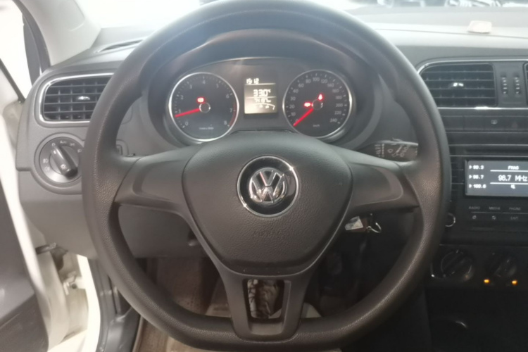 Volkswagen Polo 2015 #11 Volkswagen Polo 2015 car image #11