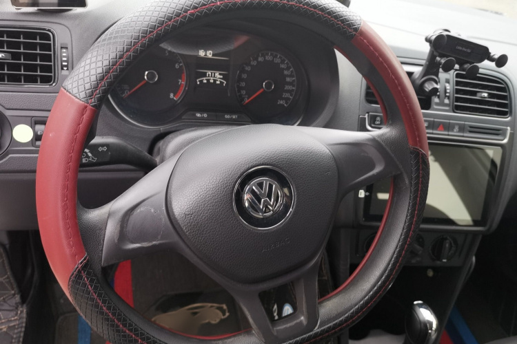 Volkswagen Polo 2019 car image #13