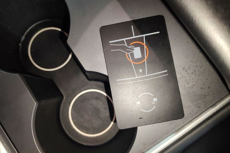 Tesla Model 3 2023 car image #9