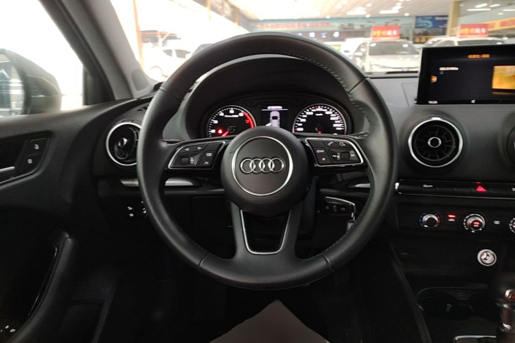 Audi A3 2019 immagine di auto #11