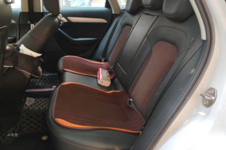 Audi Q3 2019 car image #19