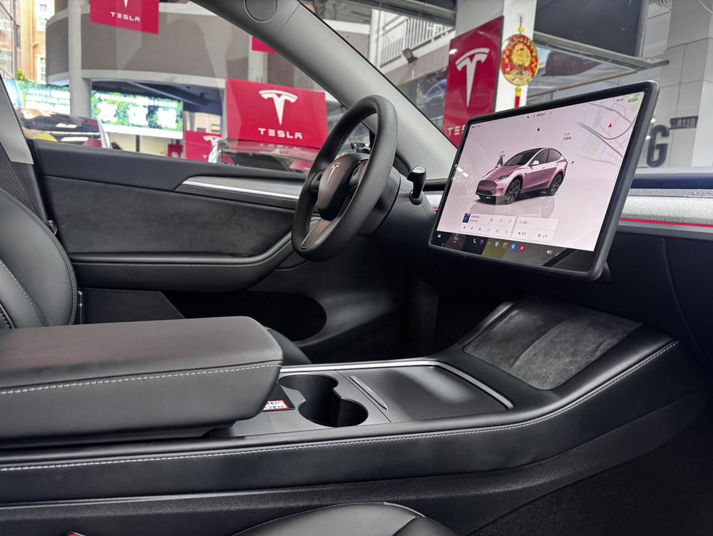 Tesla Model Y 2023 #14 Tesla Model Y 2023 car image #14