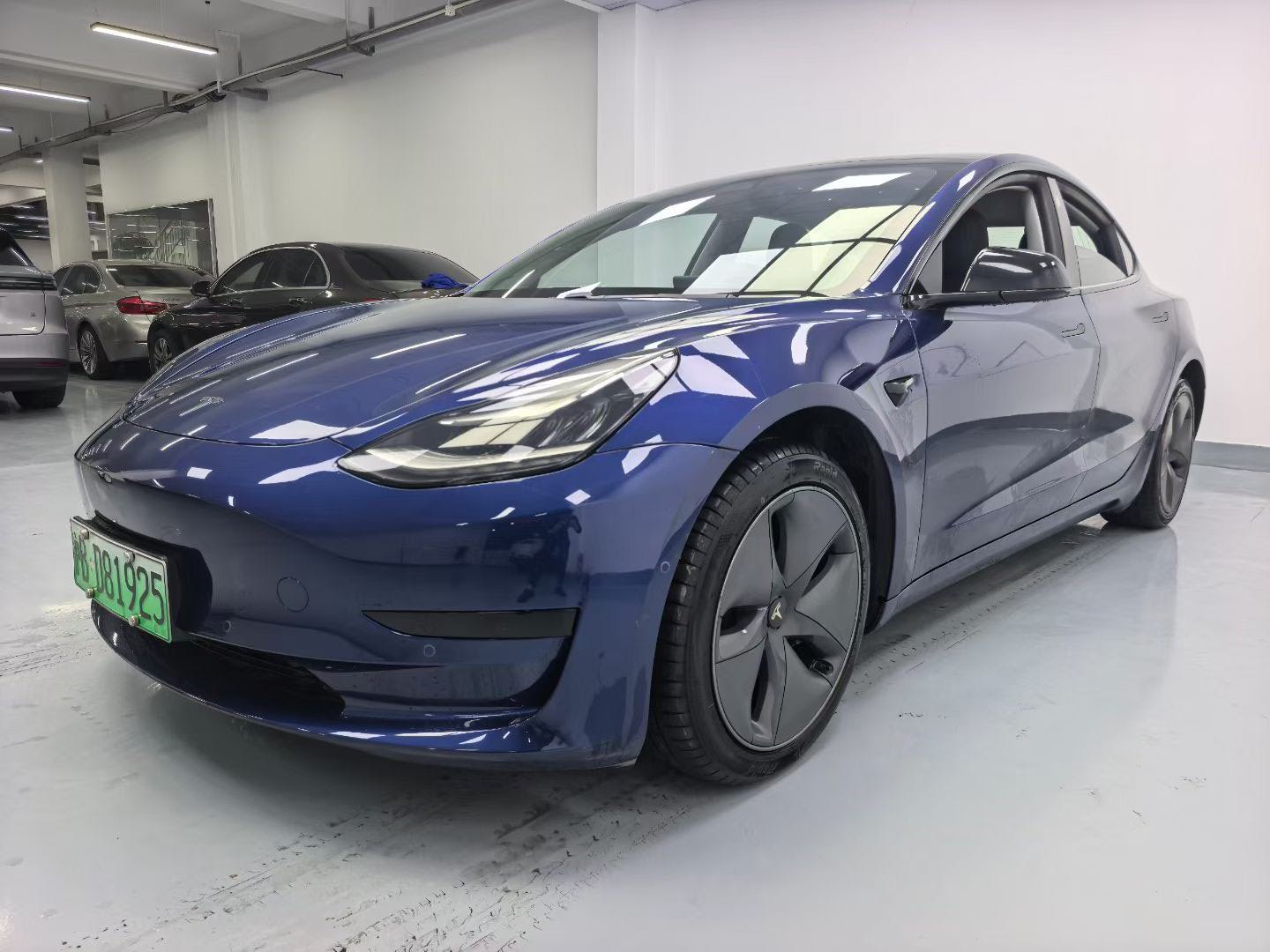 Tesla Model 3 2020 car image 