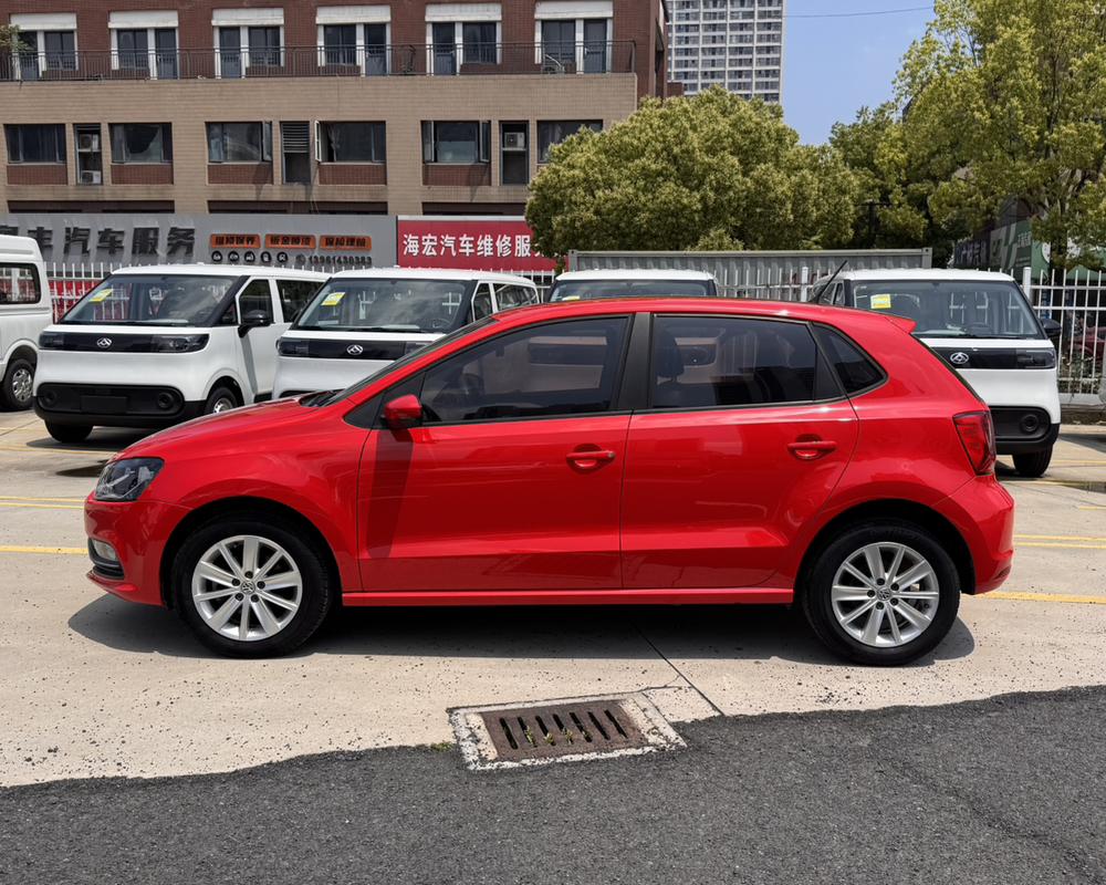 Volkswagen Polo 2014 car image #4