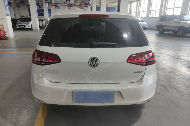 Volkswagen Golf 2017 car image #6