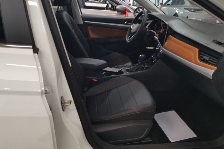 Volkswagen Bora 2025 car image #24