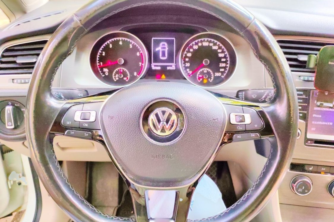 Volkswagen Golf 2014 car image #22