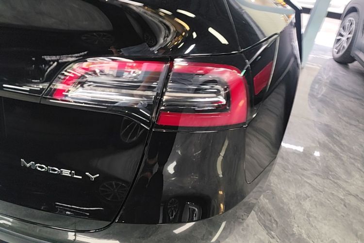Tesla Model Y 2023 car image #8