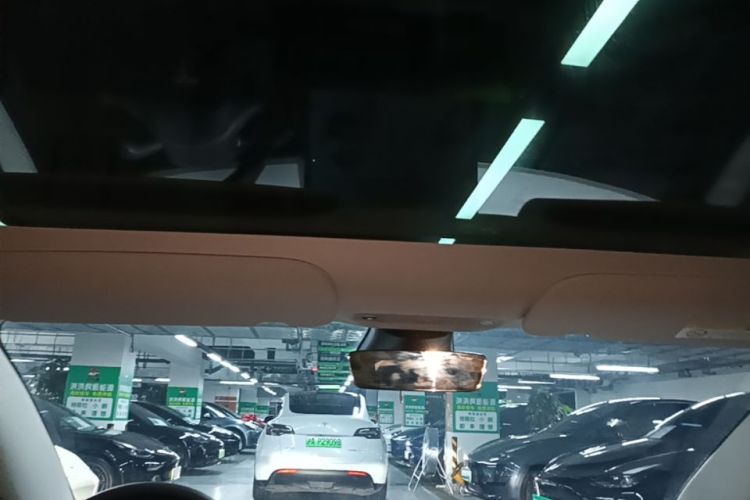 Tesla Model 3 2022 car image #18