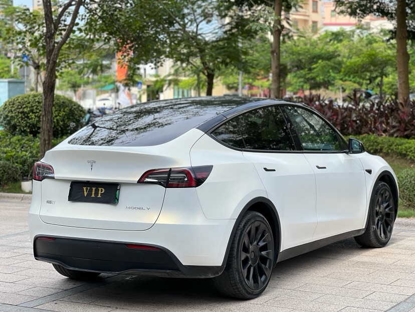 Tesla Model Y 2022 #4 Tesla Model Y 2022 car image #4