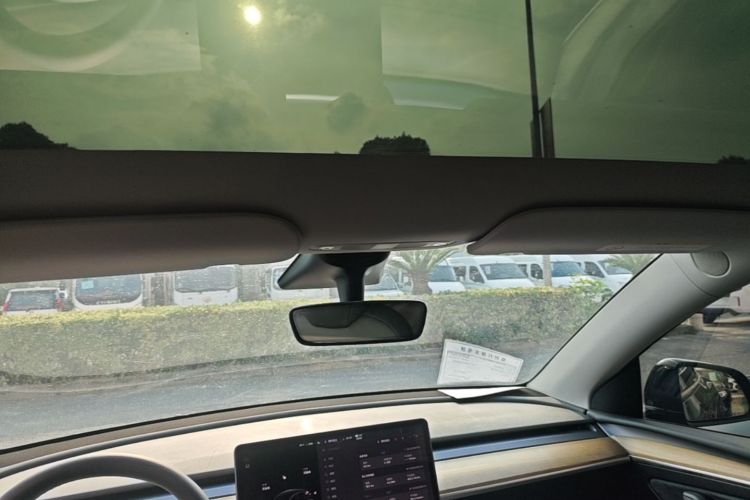 Tesla Model Y 2021 #20 Tesla Model Y 2021 car image #20
