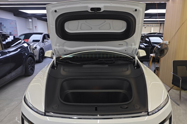 Tesla Model Y 2025 #20 Tesla Model Y 2025 immagine di auto #20