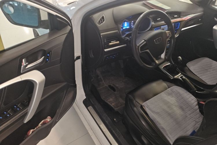 GEELY Emgrand 2017 car image #16