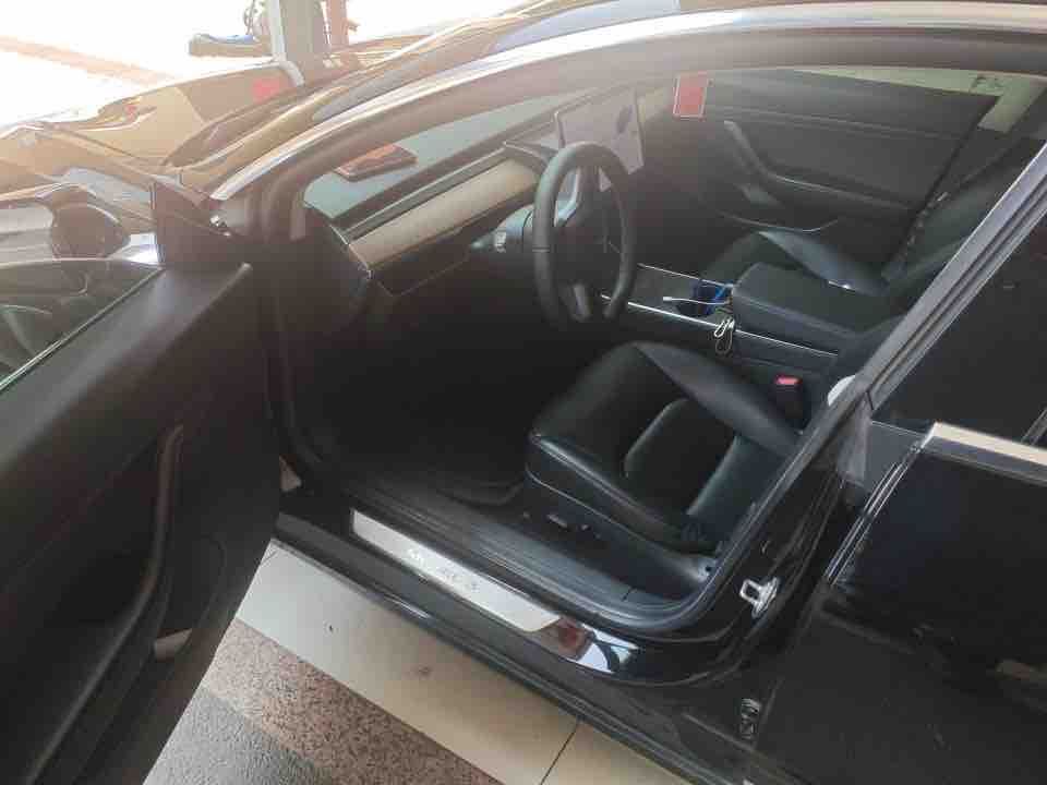 Tesla Model 3 2020 car image #2