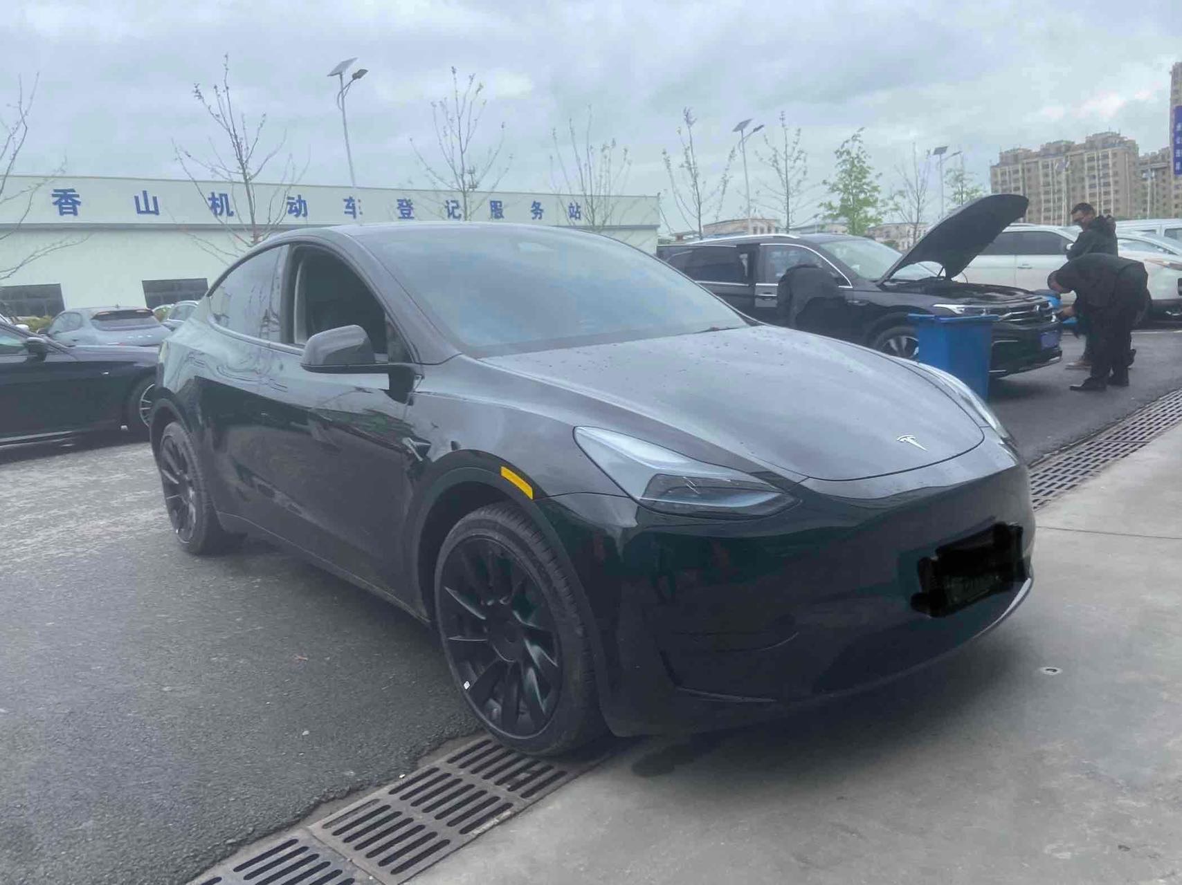 Tesla Model Y 2024 car image #3