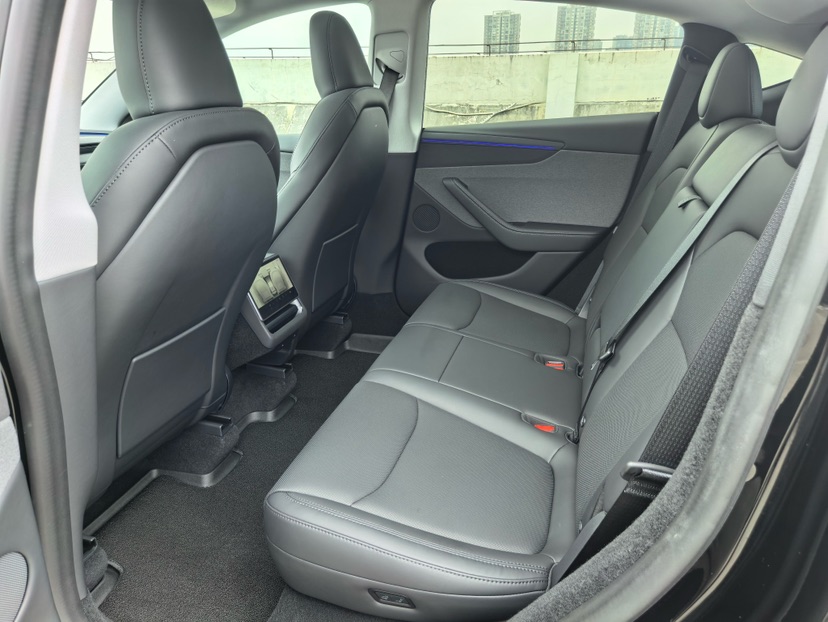 Tesla Model Y 2025 صورة سيارة #8