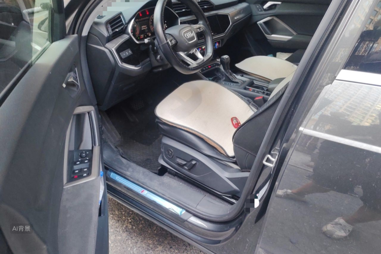Audi Q3 2022 car image #18