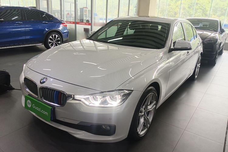 BMW 3 Series 2019 car image #2